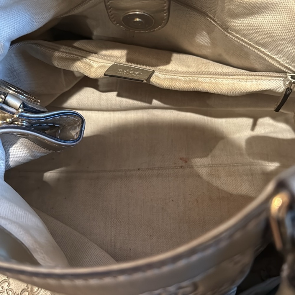 Well loved Gucci Sukey Medium Gold 100% authentic.  Comes with dustbag. - Picture 6 of 13